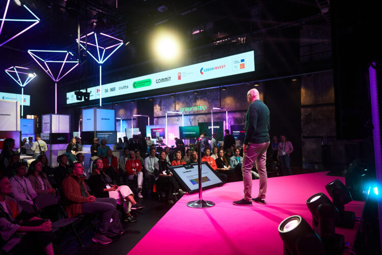 Latitude59 pitching stage